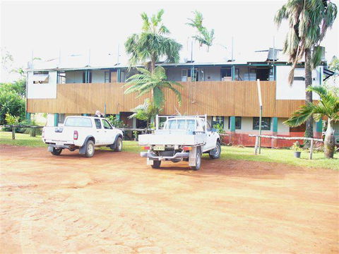 Garradunga Hotel - Renee 2