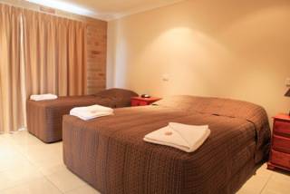 Emerald Central Palms Motel - Renee 1