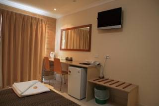 Emerald Central Palms Motel - Renee 3
