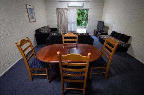 Emerald Gardens Motel & Apartments - Renee 0