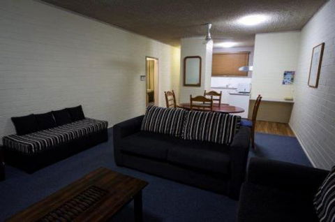 Emerald Gardens Motel & Apartments - Renee 1