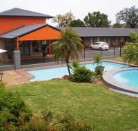 Country Leisure Motor Inn - Renee