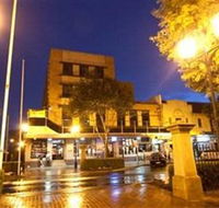 Amaroo Hotel - Renee
