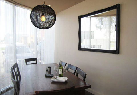Braeside Eatery - Renee 7