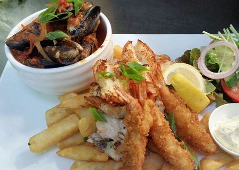 Nicholsons Bar And Grill - Qld Realsetate 0