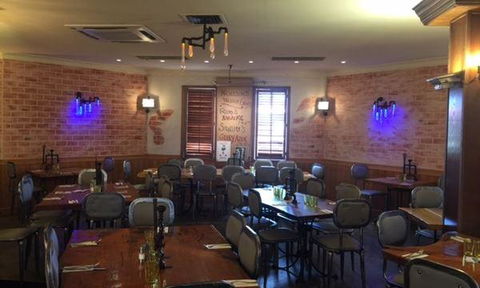 Nicholsons Bar And Grill - Qld Realsetate 3