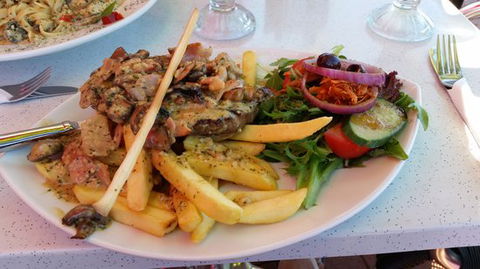 Cafe Amphora - Renee 33