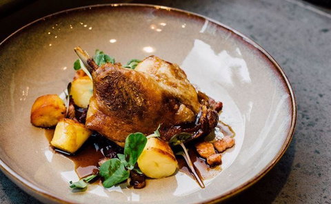 Myrtleford Hotel - Renee 7