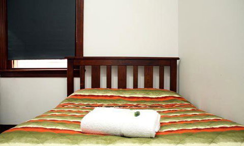 New Tattersalls Hotel - Swimm 19