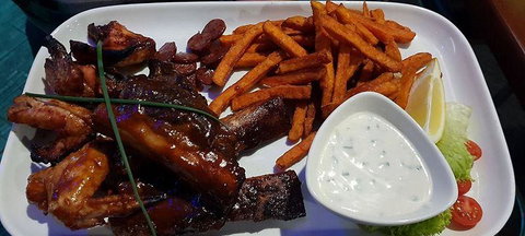 New Tattersalls Hotel - Swimm 2