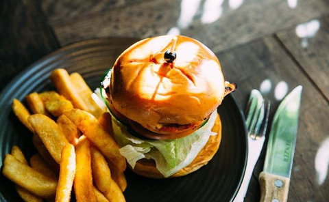 Smiling Samoyed Brewery - Renee 17