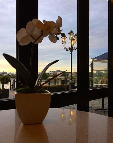 LakeFront Bistro - Internet Find 12