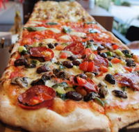 Bonnie and Clydes Pizzaria - Internet Find