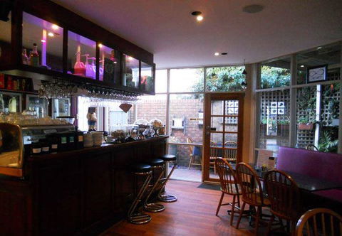 Ronnie'z Cafe And Take Away - Swimm 7