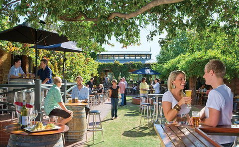 Edinburgh Hotel And Cellars - Renee 13