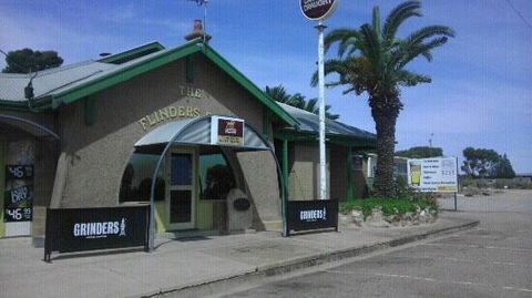 Flinders Rest Hotel - Petrol Stations 0