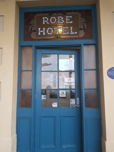 Robe Hotel - Internet Find 1