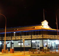 Castlereagh Hotel - Renee
