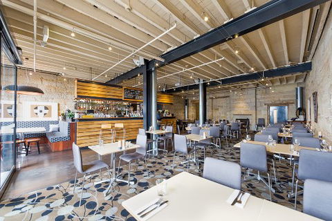 Customs House Waterfront Hotel Restaurant - Renee 0