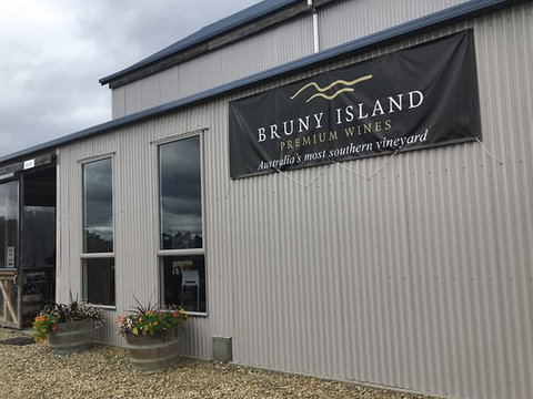 Bruny Island Wines Grill - Qld Realsetate 0