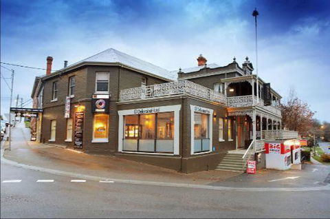Deloraine Hotel Restaurant - Renee 0