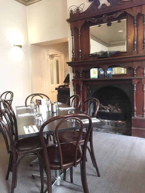 Deloraine Hotel Restaurant - Renee 4