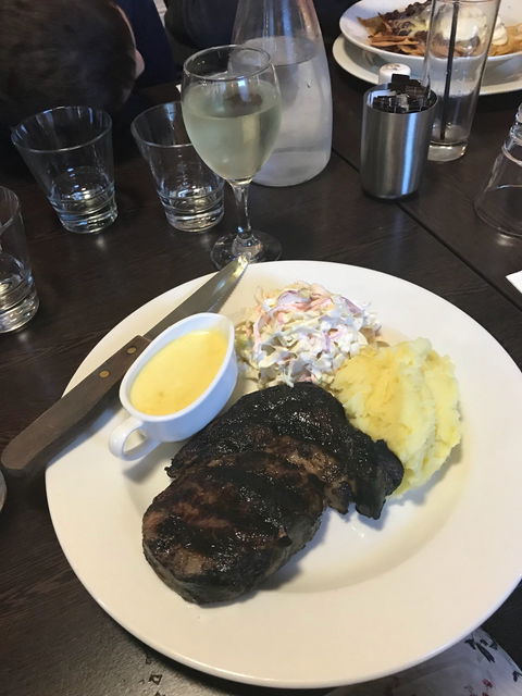 Deloraine Hotel Restaurant - Renee 7