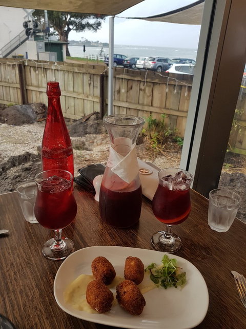 El Perro Tapas & Pizza - Renee 1