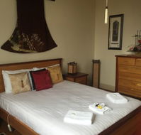 Empire Hotel Deloraine - Renee