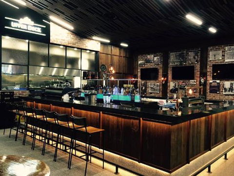 James Boag Upper Deck - Renee 0