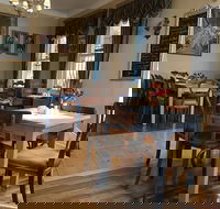 Madame M cafe - Internet Find
