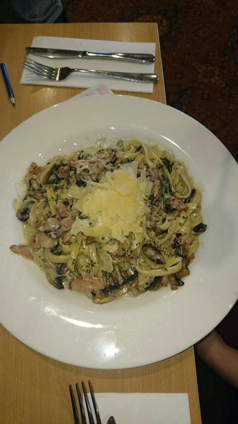 Pembroke Hotel Restaurant - Internet Find 9