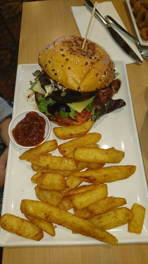 Pembroke Hotel Restaurant - Internet Find 10