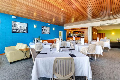 Restaurant & Bar - Renee 0