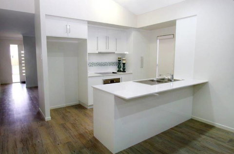 Stone Tops Mackay - Swimm 0