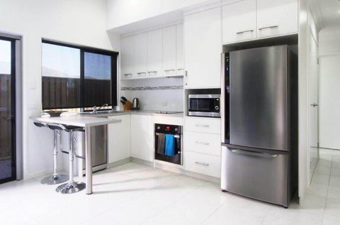 Stone Tops Mackay - Swimm 1