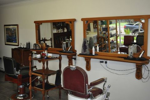 Annie’s Barber Shop - Swimm 1