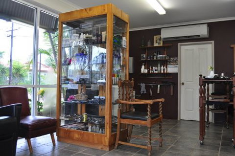 Annie’s Barber Shop - Swimm 2