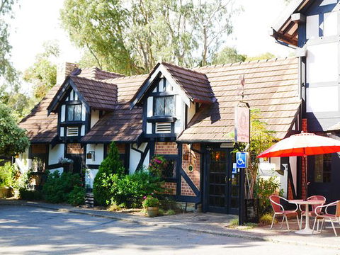 Last Drop Elizabethan - Renee 0