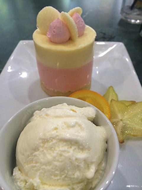 Kelly's Bar & Grill - Renee 6