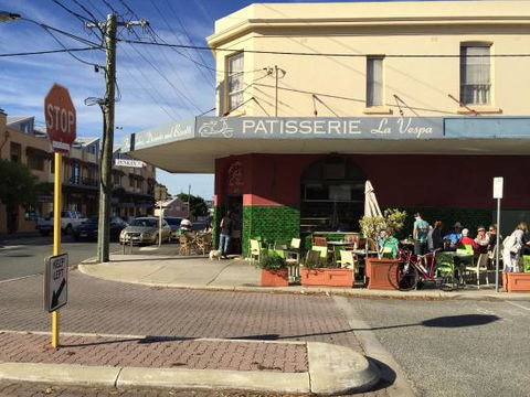 Patisserie La Vespa - Renee 0