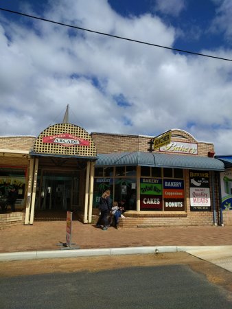 Golden Wattle Cafe Bakery - Swimm 0