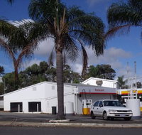 Hillview Roadhouse Motel Restaurant - Renee