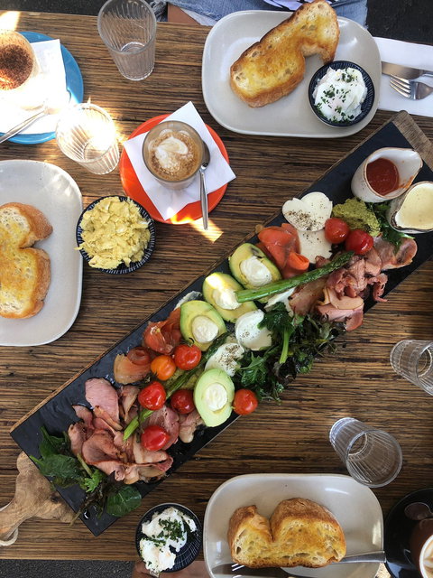 Luigi Delicatessen - Swimm 10