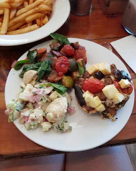 The Hummingbird Waterside Cafe - Qld Realsetate 2