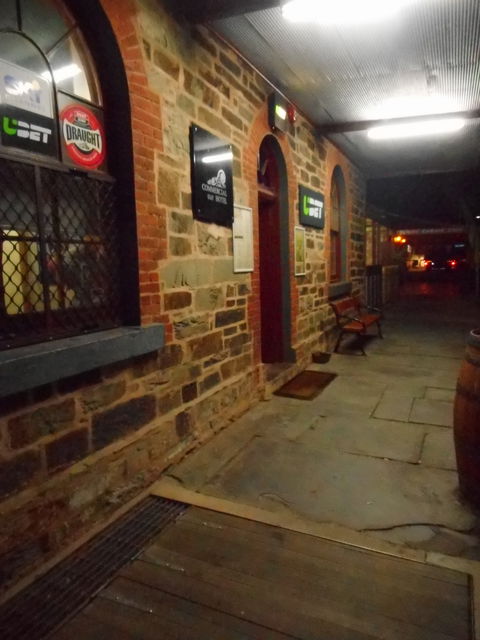 Commercial Hotel - Internet Find 5