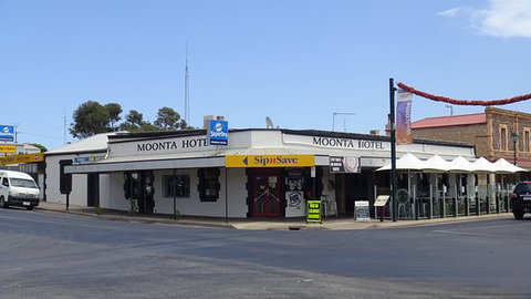 Moonta Hotel - Swimm 0