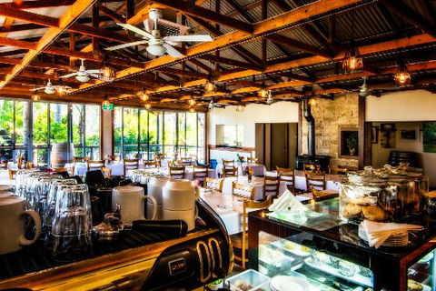 Oasis Gardens Function Centre - Renee 0