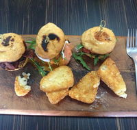 The Golden Fleece Hotel - Renee