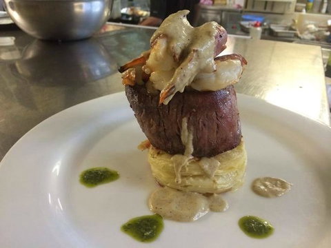 The Watersedge Restaurant - Qld Realsetate 0